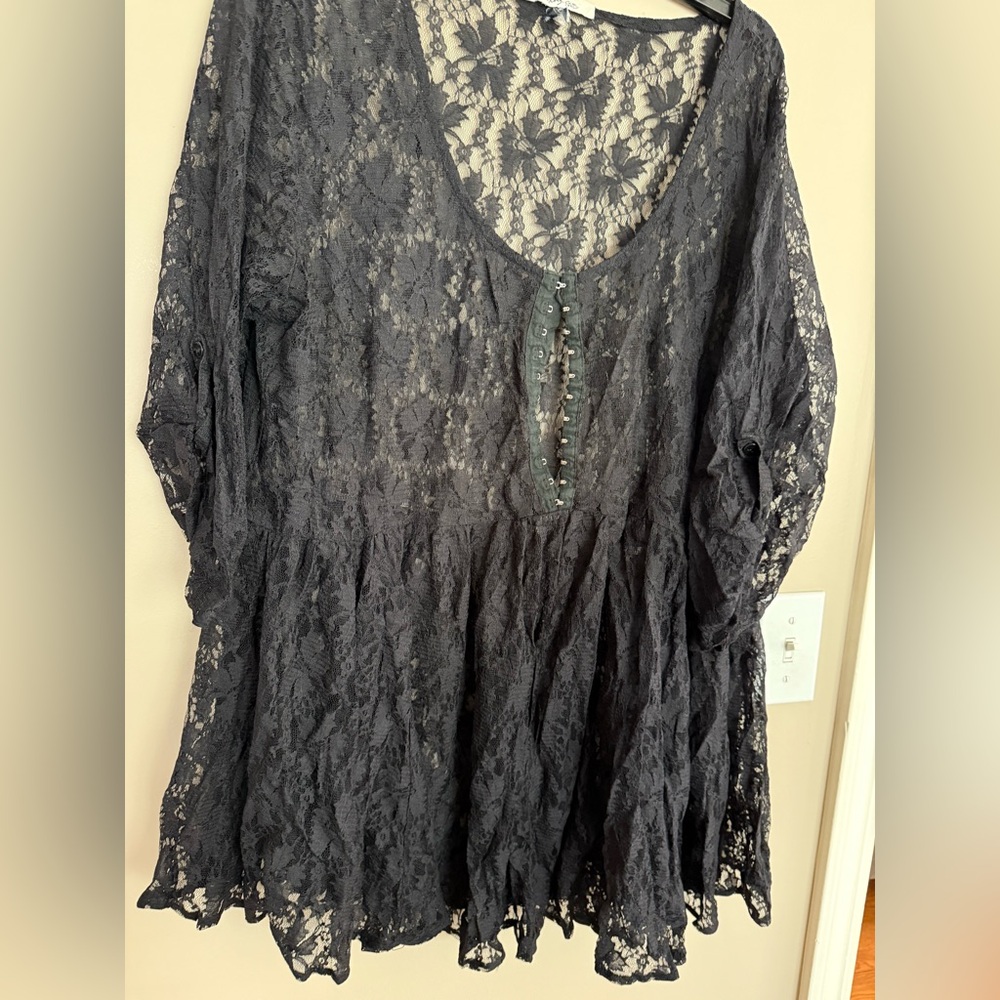 AMERICAN RAG Black Lace Tunic Blouse   Size 42